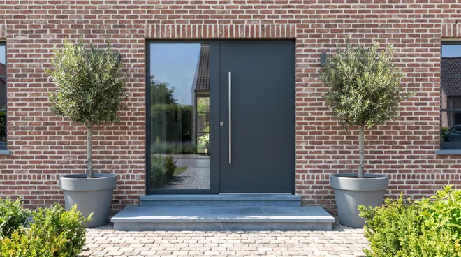 Photo APRÈS — porte alu design avec tirant inox